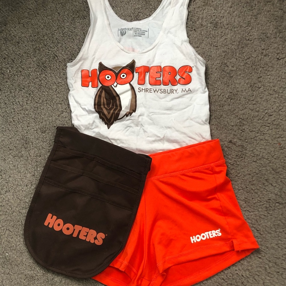 Hooters outfit